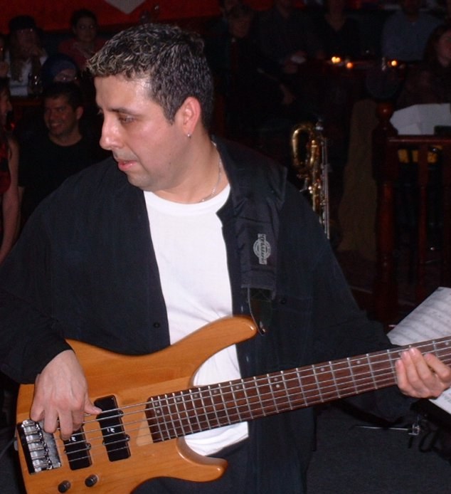 Paco Luviano - 6-string electric bass